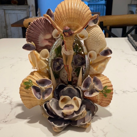 Beautiful religious shell creation with plastic Jesus. Cream, purple, tan colors - Picture 4 of 10